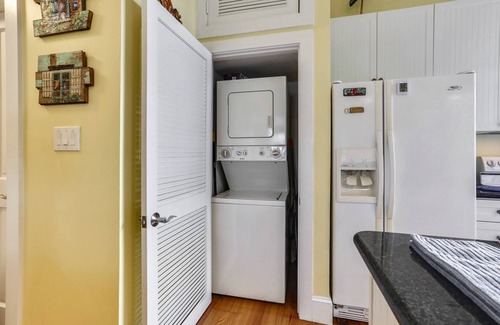 Historic Seaport House | Lazy Gecko by AvantStay | Walk to Duval St in Key West! | Month Long Stays Only