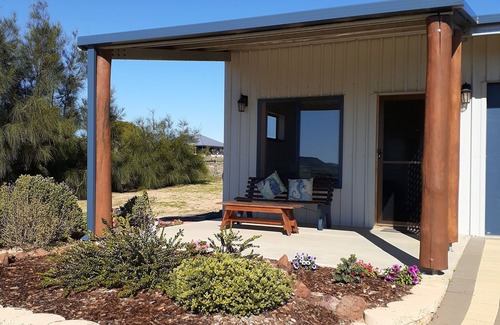 White Peak Apartment | Lazy Hills Guest Accommodation