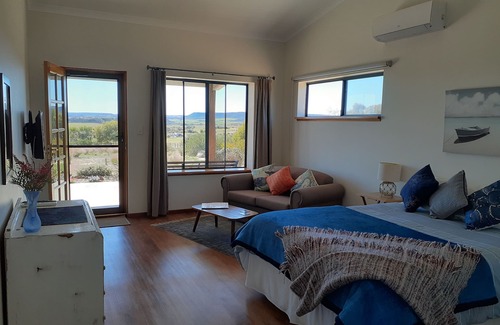 White Peak Apartment | Lazy Hills Guest Accommodation