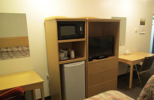 Claresholm Hotel | Lazy J Motel