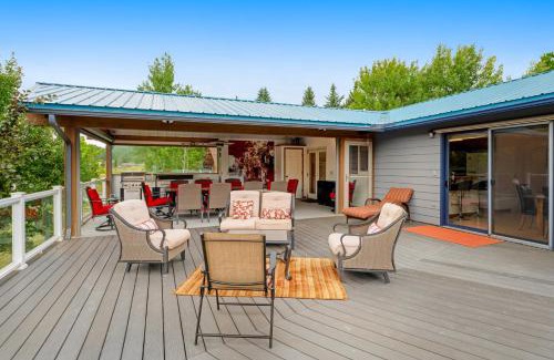 Lakeside House | Lazy K on Peaceful Bay - Full Property