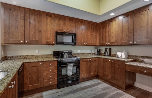 Naples Cottage | Lazy River, 4 Pools, 5th Ave Resort, Your Personal Oasis, Walk to 5th Ave shops