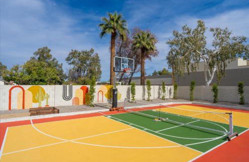 Glendale House | Lazy River Luxe 6 BR Sleeps 16 Pickleball Hot Tub