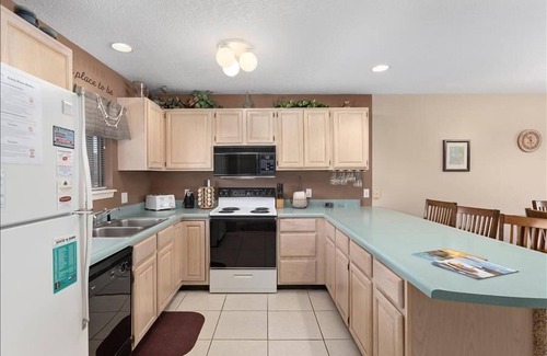 Osage Beach Condo | Lazy V-08 Updated 3 Bedroom 2.5 Bath Waterfront Condo!