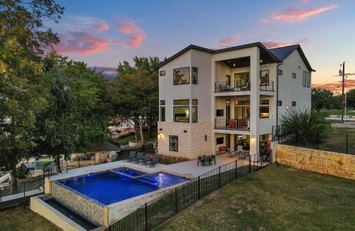 Burnet House | LBJ Bliss Retreat Heated Pool Hot Tub Game Rooms