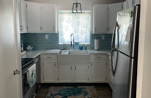 Longboat Key House | LBK Home! Steps from the beach! Sleeps 4!