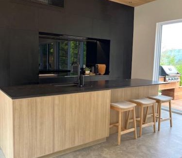 La Conception Ski Chalet | Le Ürban- Chalet avec Terrasse Spa BBQ vue Montagnes-près de Tremblant- nouveau