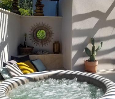 Balazuc Apartment | Le 180 à Balazuc - Vue exceptionnelle sur les Gorges de l'Ardèche & Jacuzzi