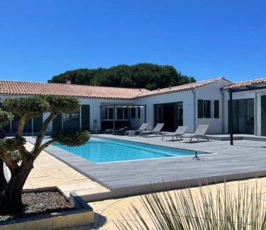 La Flotte House | Le 36 Maison d'hôtes Piscine & Spa