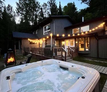 Sainte-Lucie-des-Laurentides House | Le Alesund, 5BR avec SPA, PLAGE et embarcations