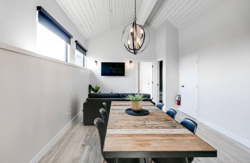 Laval House | Le Barrette - Complexe la Voûte