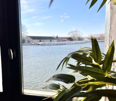 Castelnaudary Apartment | Le bassin - Vue canal du midi avec climatisation et garage