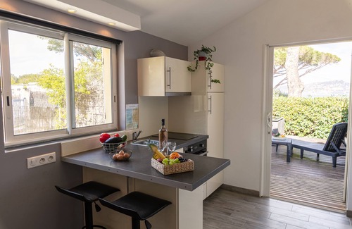 Giens Apartment | Le Bastidon, charming studio with sea view