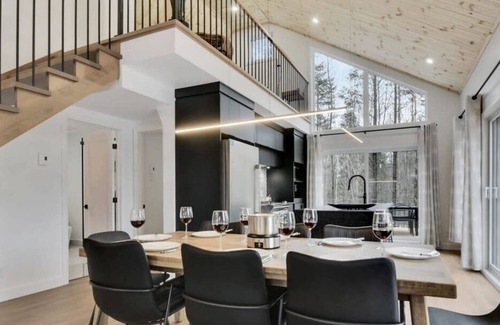 Pont-Rouge Ski Chalet | Le Baumier | Relaxation Luxury | Private spa and forest view
