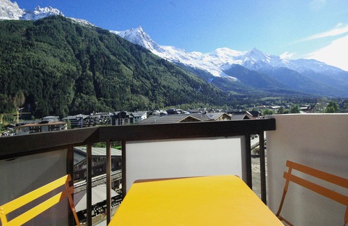 Chamonix City Centre Apartment | Le Beausite C Apartment - an apartment that sleeps 5 guests in 2 bedrooms