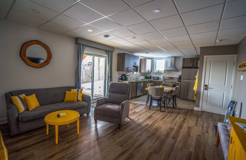 Les Collines-de-l'Outaouais Regional County Municipality Cabin | Le Bellevue Modern Lodge