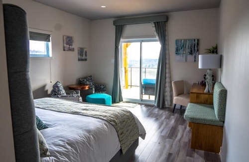 Les Collines-de-l'Outaouais Regional County Municipality Cabin | Le Bellevue Modern Lodge