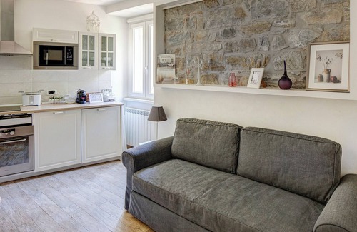 Trieste Old Town Apartment | Le Bicocche di Joyce romantic central apartment with parking nearby