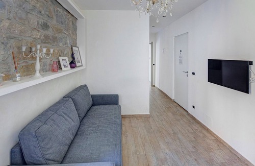 Trieste Old Town Apartment | Le Bicocche di Joyce romantic central apartment with parking nearby