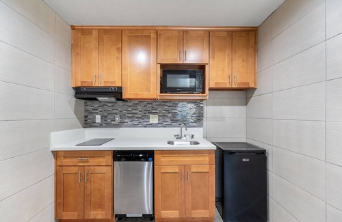 El Monte Hotel | Le Blanc Inn & Suites