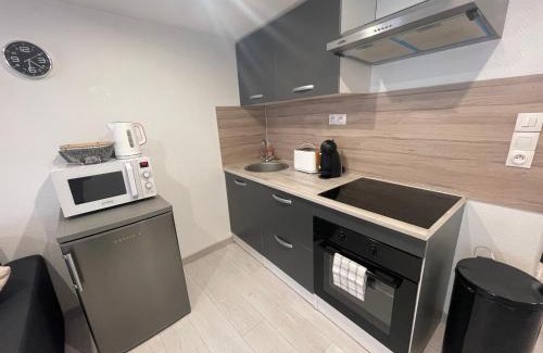 Centre Ville Apartment | Le Boinot - Patio privé, wifi haut débit, Netflix, stationnement gratuit