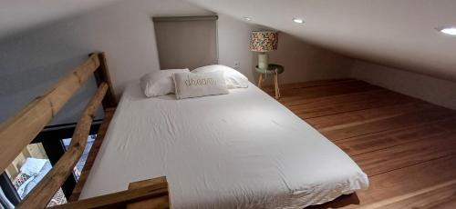 Etang Sale Les Bains Ski Chalet | Le bord du lac