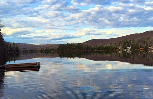 La Minerve Cottage | Le Bordelo. Chalet Superbe au Bord du lac - Lake Front Cottage
