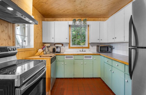 Saint Come Ski Chalet | Le Botanique | lake access | hot tub | fire camp