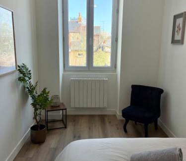 Bourg-l'Eveque Apartment | Le Breizh -T2 en centre ville