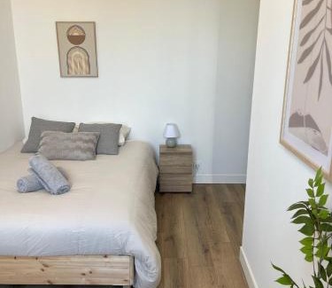 Bourg-l'Eveque Apartment | Le Breizh -T2 en centre ville
