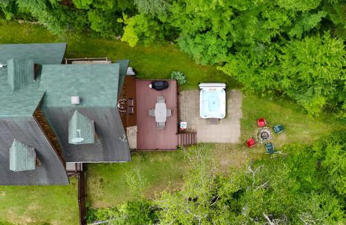 St-Adolphe-d'Howard Ski Chalet | Le Bûcheron Rustic Chalet with Spa and Lake Access