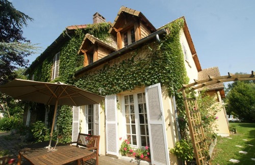 Grosrouvre Bed & Breakfast | Le Cèdre Bleu