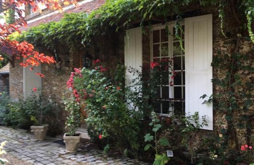 Grosrouvre Bed & Breakfast | Le Cèdre Bleu