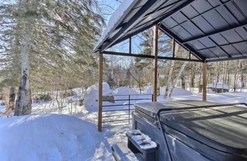 Petite-Riviere-Saint-Francois Ski Chalet | Le Multi-Bois *Ski, Spa, Nature*