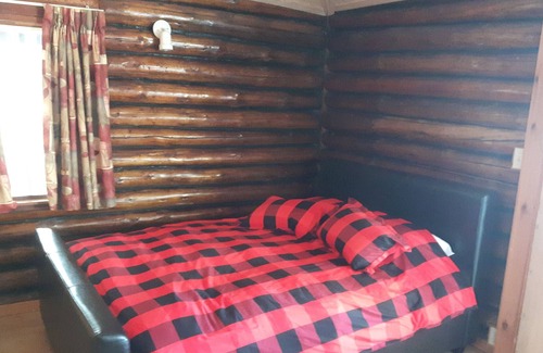 Sainte-Lucie-des-Laurentides Ski Chalet | Le P tit Bonheur - chalet rustique