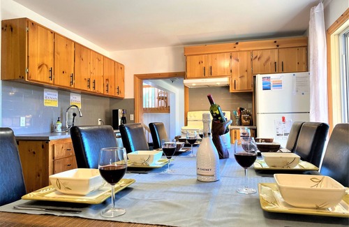 Sainte-Lucie-des-Laurentides Cabin | Le2140, Chalet rustique avec plage au Lac Sarrazin