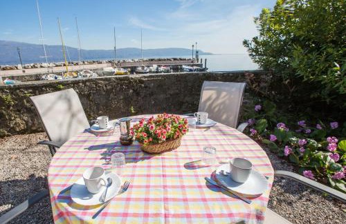 Toscolano Maderno Apartment | Le Camerine Apartment Water Front