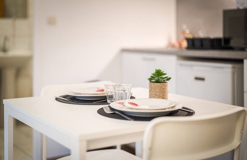 Etampes Apartment | Le Carnot Garden 1 bed