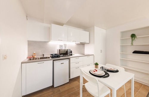 Etampes Apartment | Le Carnot Garden 1 bed