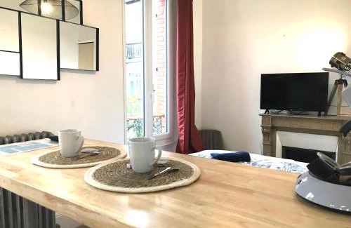 Quartier de France Apartment | LE CASTEL LILY - Calme - Face aux Parcs - Immeuble de caractère