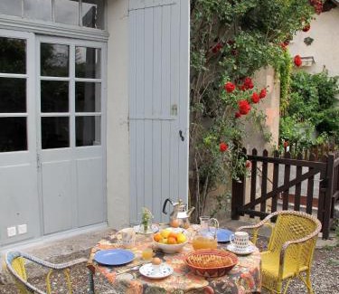 La Roche-des-Arnauds Bed & Breakfast | "Le Château"