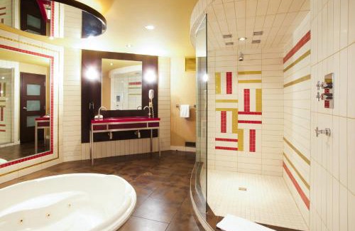 Cote-Des-Neiges—Notre-Dame-De-Grace Hotel | Le Chabrol Hotel & Suites