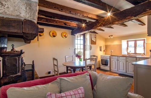Razac-d'Eymet Cottage | Le Chai - Fantastic Gite with pool in 30+ acres near Bergerac