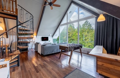 St-Adolphe-d'Howard Ski Chalet | Le Chalet Bleu ❅ Quiet by the Lake ☼ Canoe & Kayak