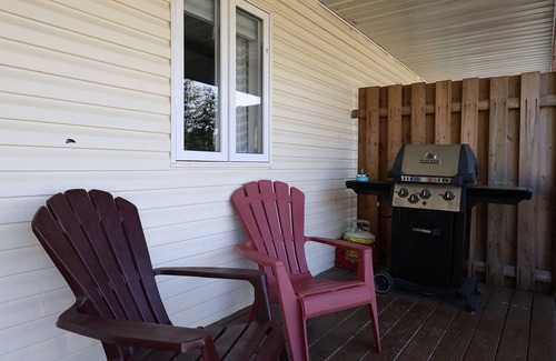 Cochrane House | Le Chalet 4BR 2 BA + Large Parking