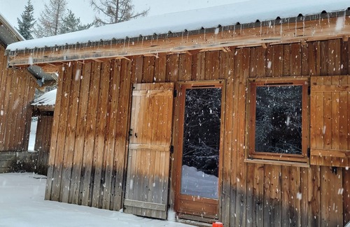 Saint-Etienne-en-Devoluy Ski Chalet | Le Chalet by Sophie Chalet of 55m2 Superdevoluy with exterior and parking