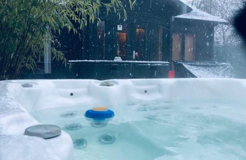 Montignies-Saint-Christophe Apartment | Le Chalet d'Antoine - hébergement avec jacuzzi