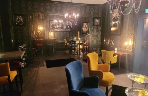 Coulandon Hotel | Le Chalet Montégut