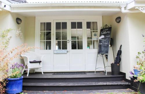 Ostend Apartment | Le Chalet Waiheke Apartments