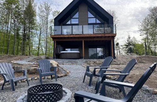 Saint-Faustin-Lac-Carre Ski Chalet | Le Chamonix/Mountain view/Golf course/Activities!